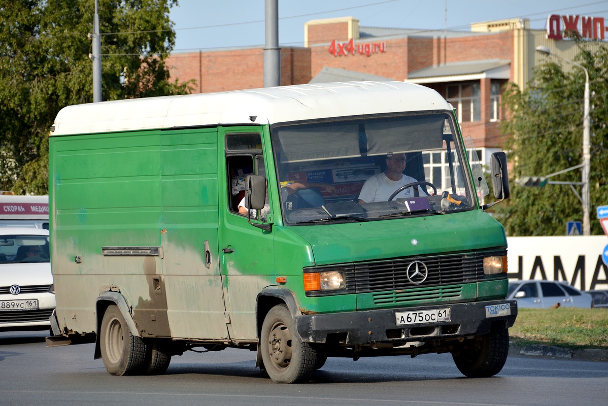 Ростовская область, № А 675 ОС 61 — Mercedes-Benz T2 ('1986)