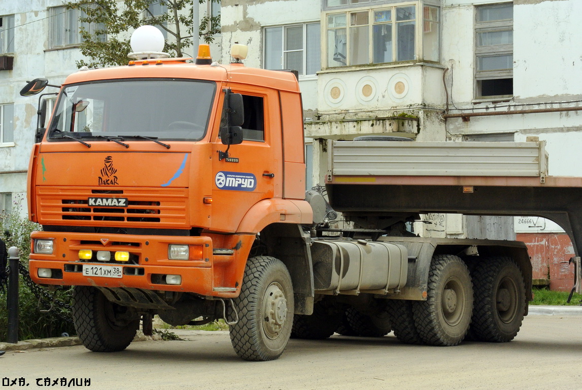 Сахалинская область, № Е 121 ХМ 38 — КамАЗ-65225-22 [65225Y]