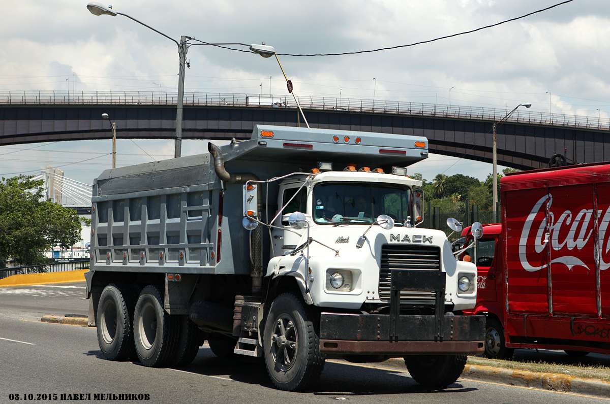 Доминиканская Республика, № (DO) U/N 0012 — Mack R-Series