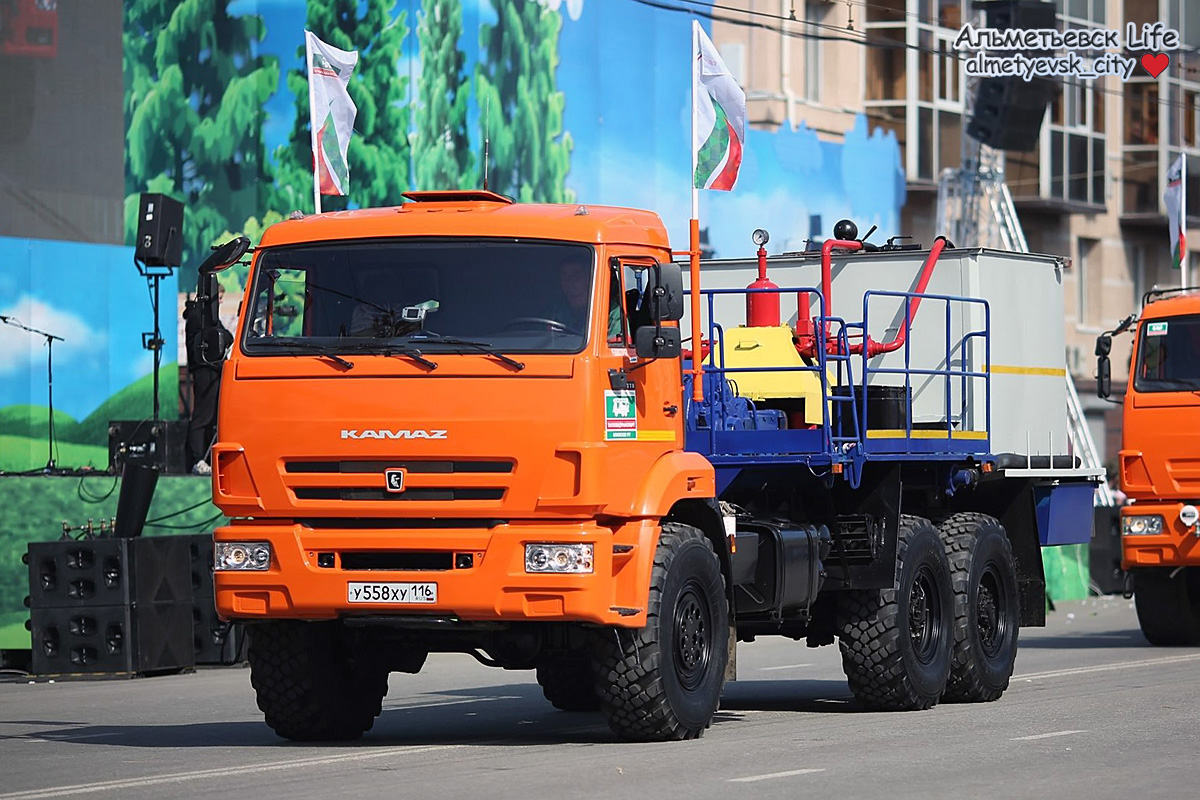 Татарстан, № У 558 ХУ 116 — КамАЗ-43118 (общая модель); Татарстан — Парад в г.Альметьевск ко Дню нефтяника и Дню города 2016