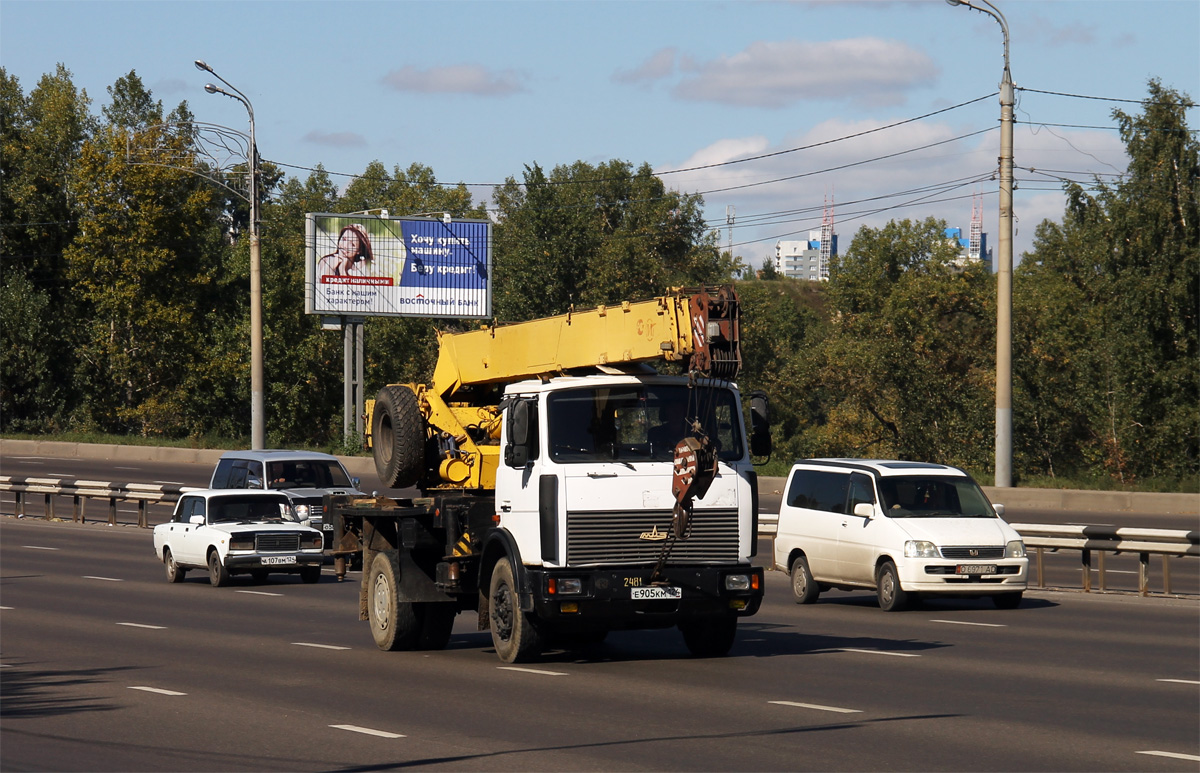 Красноярский край, № Е 905 КМ 124 — МАЗ-533702