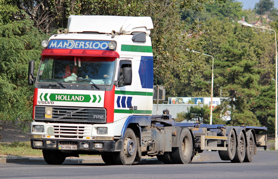 Одесская область, № ВН 8986 АК — Volvo ('1993) FH12.380