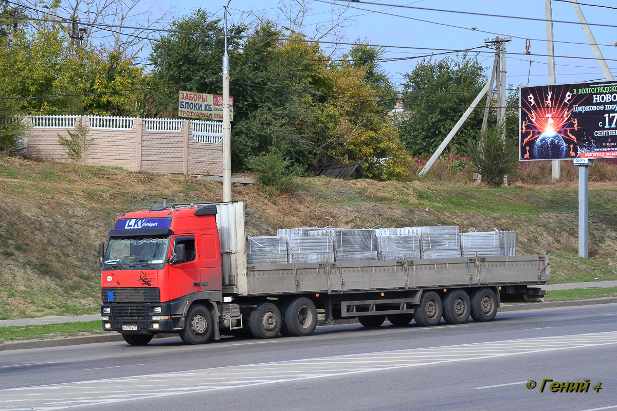 Астраханская область, № Х 245 КУ 30 — Volvo ('1993) FH12.380