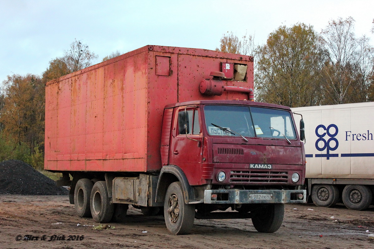 Ленинградская область, № Е 982 ЕК 47 — КамАЗ-53212