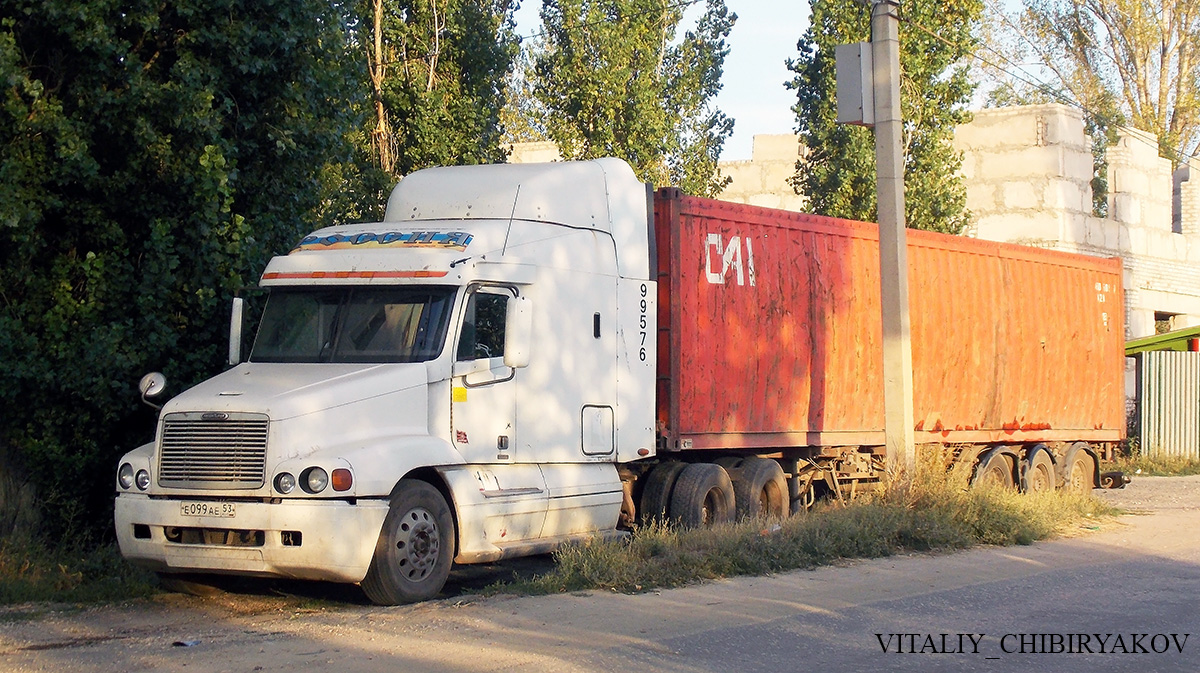 Новгородская область, № Е 099 АЕ 53 — Freightliner Century Class