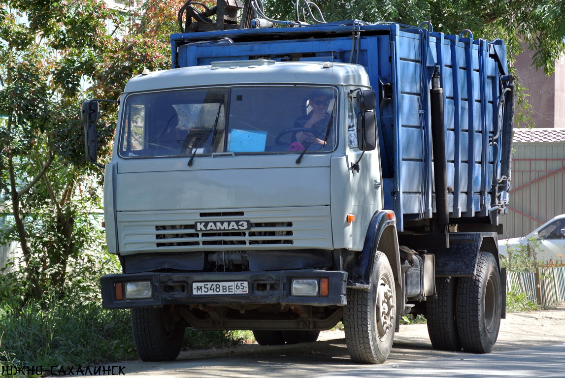 Сахалинская область, № М 548 ВЕ 65 — КамАЗ-43253-15 [43253R]