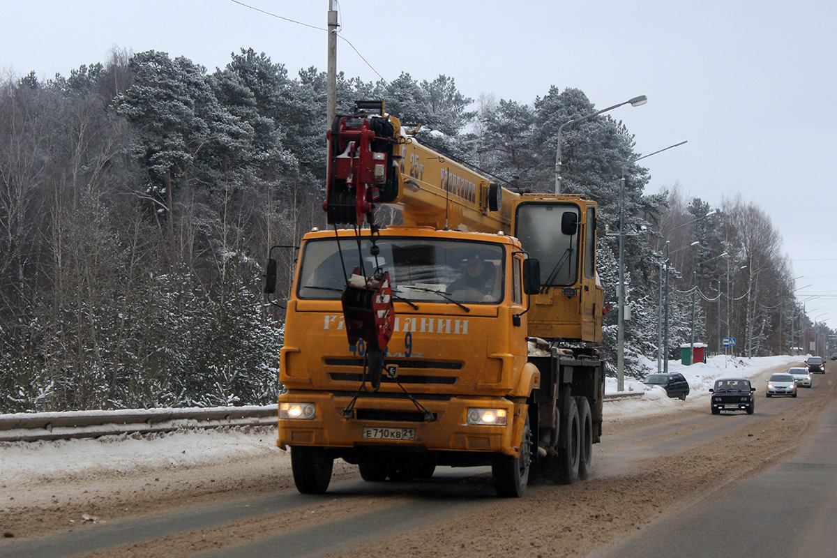 Чувашия, № Е 710 КВ 21 — КамАЗ-65115-A4