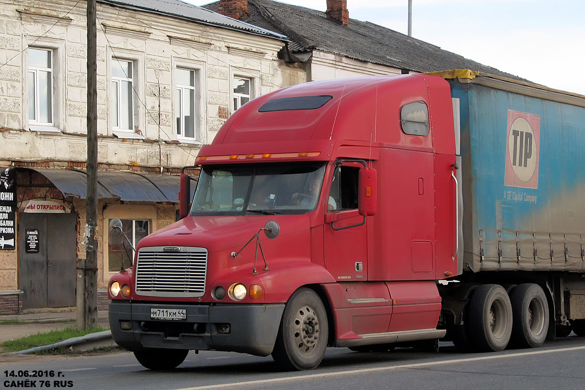 Костромская область, № М 711 КМ 44 — Freightliner Century Class