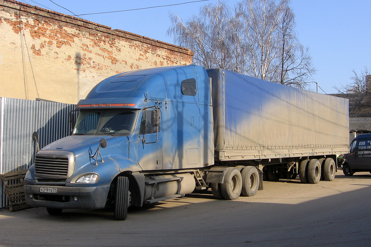 Тульская область, № Е 219 ТЕ 71 — Freightliner Columbia