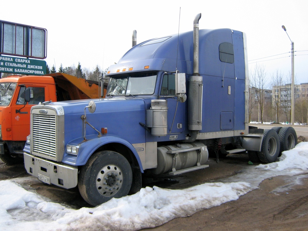 Тверская область, № Р 857 ОЕ 69 — Freightliner FLD 132 Classic XL