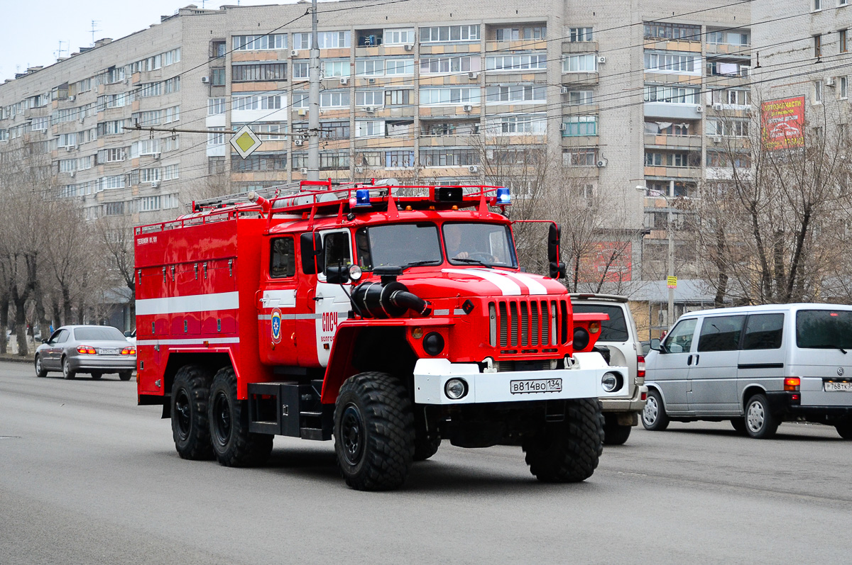 Волгоградская область, № В 814 ВО 134 — Урал-5557-70