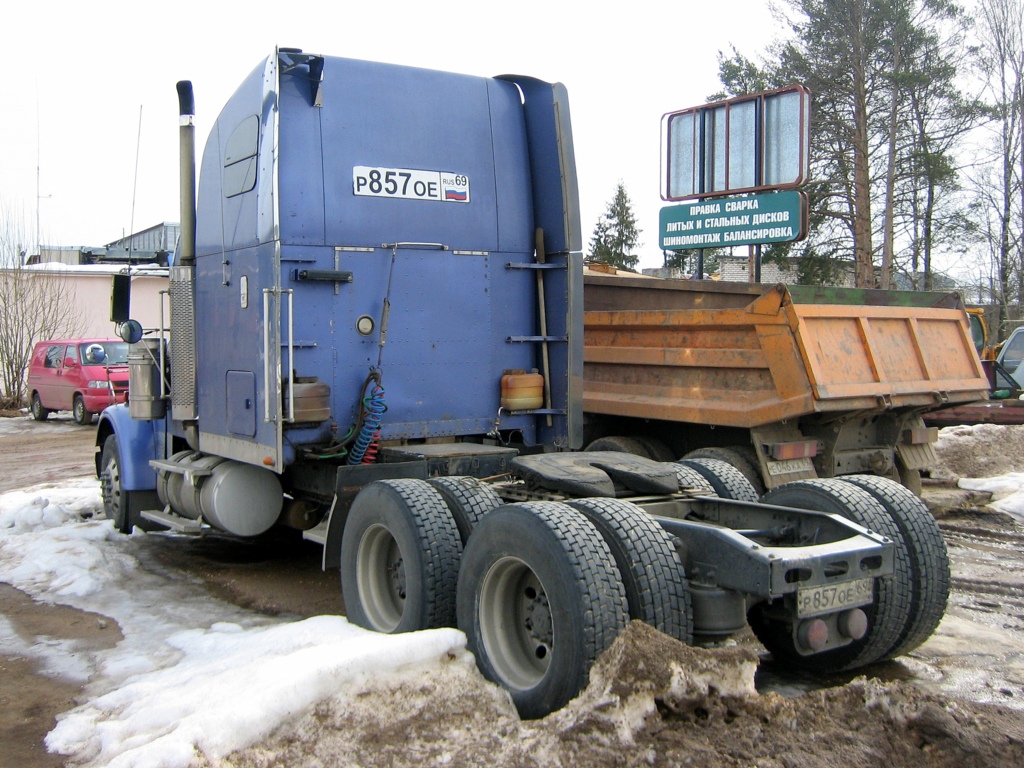 Тверская область, № Р 857 ОЕ 69 — Freightliner FLD 132 Classic XL