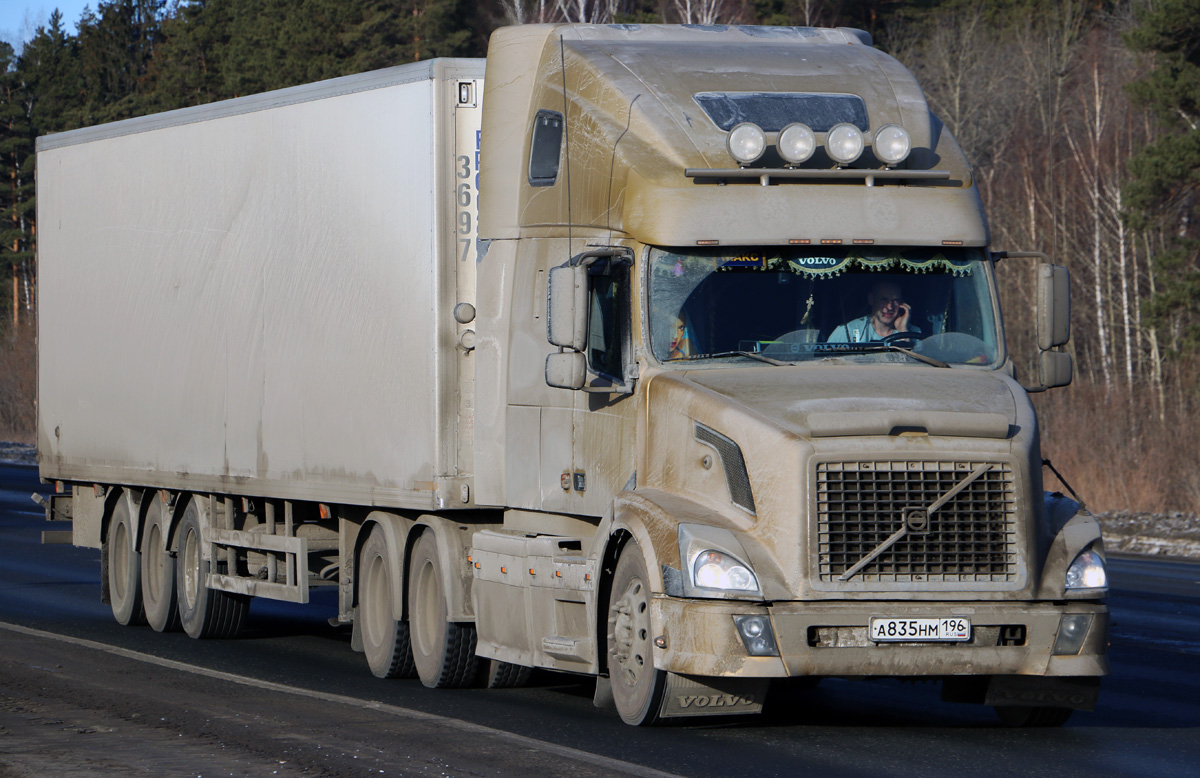 Свердловская область, № А 835 НМ 196 — Volvo VNL670