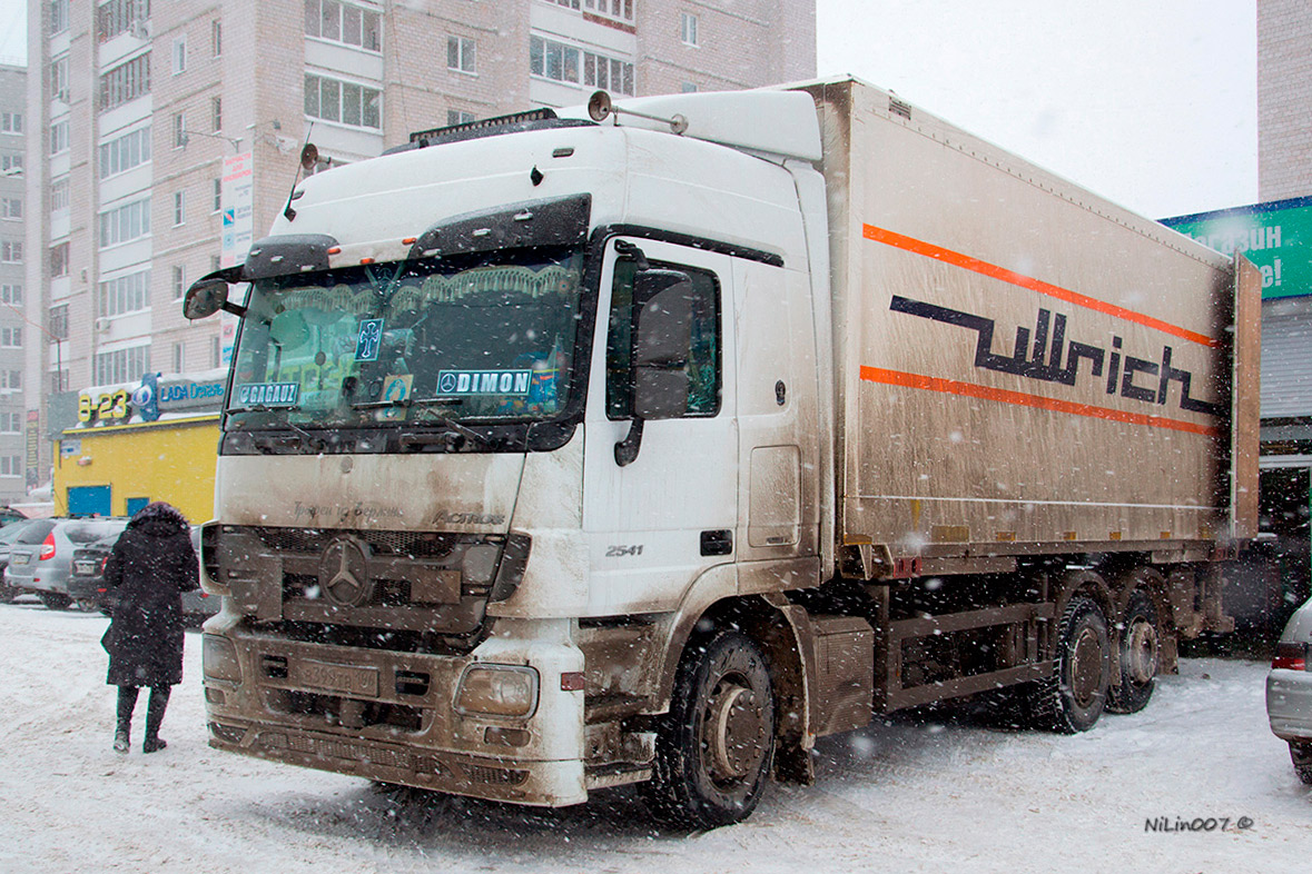 Костромская область, № В 399 ТВ 196 — Mercedes-Benz Actros ('2009) 2541