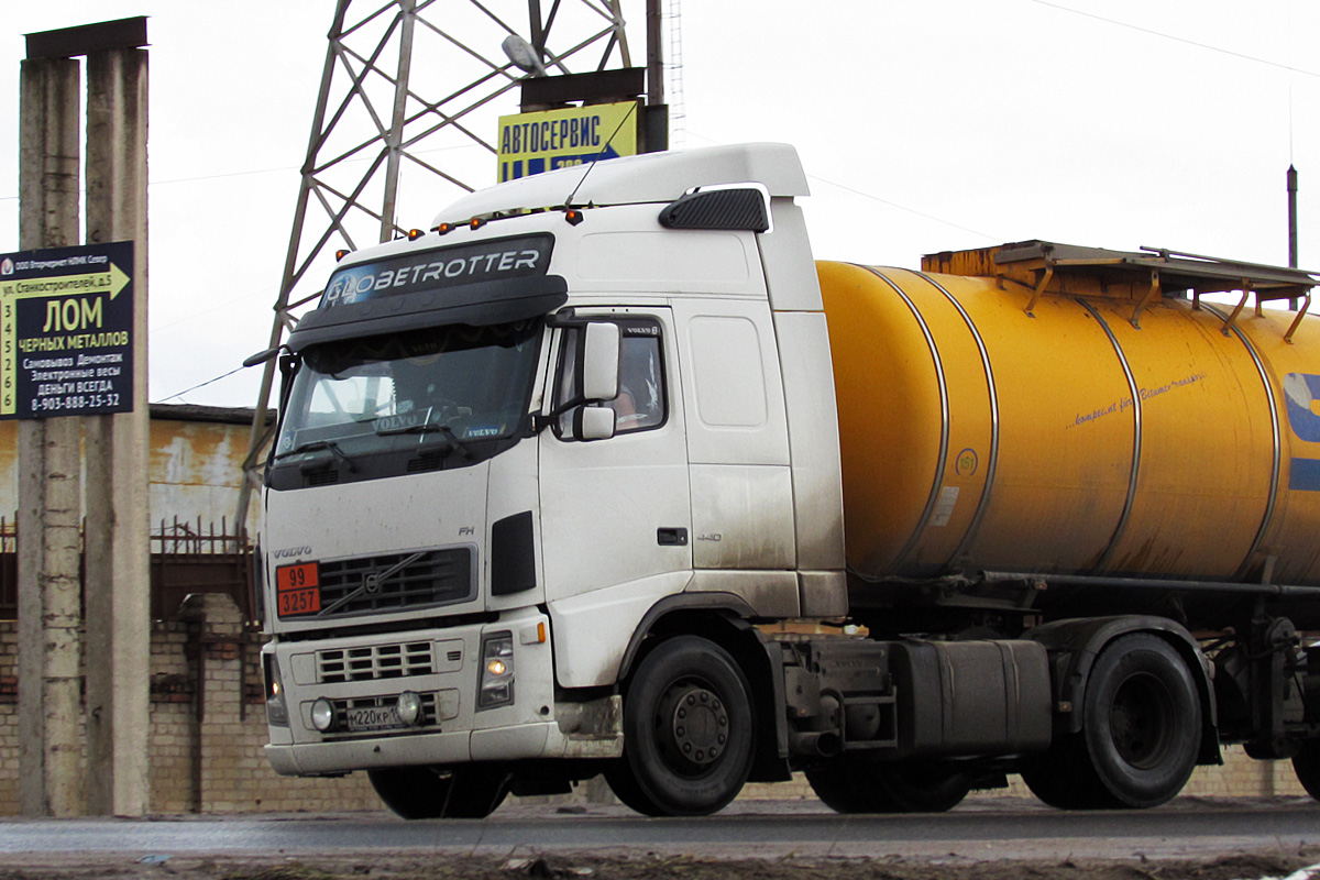 Москва, № М 220 КР 197 — Volvo ('2002) FH12.440