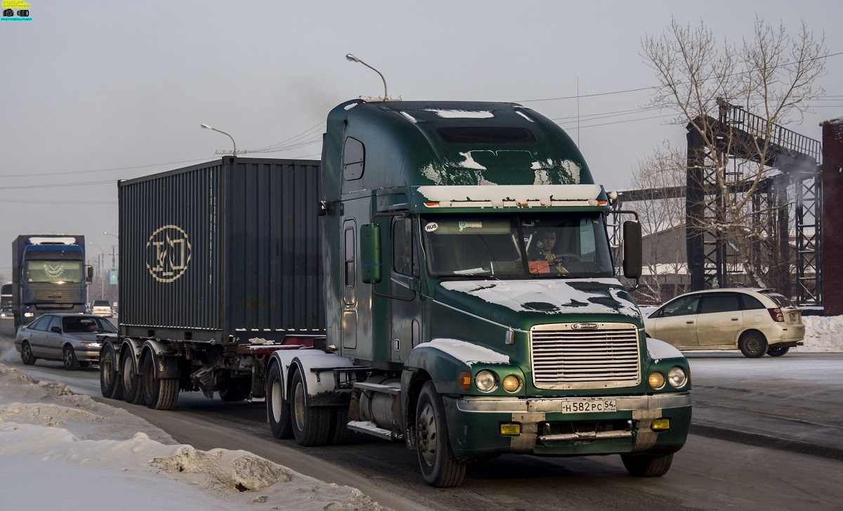 Новосибирская область, № Н 582 РС 54 — Freightliner Century Class