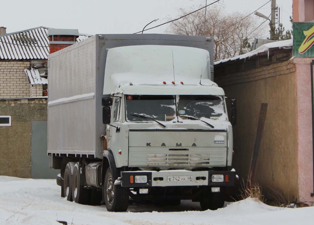 Орловская область, № Е 742 ХК 48 — КамАЗ-54112