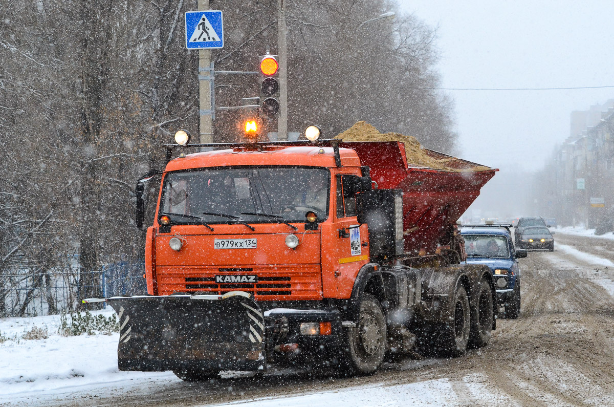 Волгоградская область, № В 979 КХ 134 — КамАЗ-65115-62