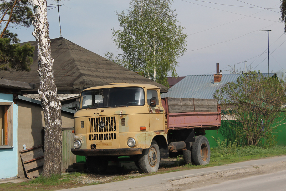 Новосибирская область, № Е 038 МК 154 — IFA W50L/K