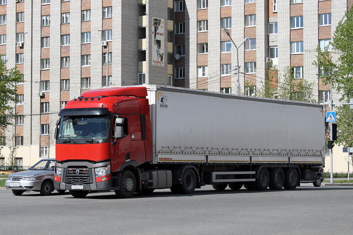 Ростовская область, № Е 792 УВ 161 — Renault T-Series ('2013)