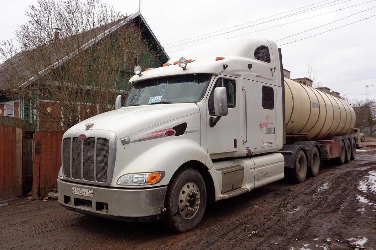 Псковская область, № Е 943 ВХ 60 — Peterbilt 387