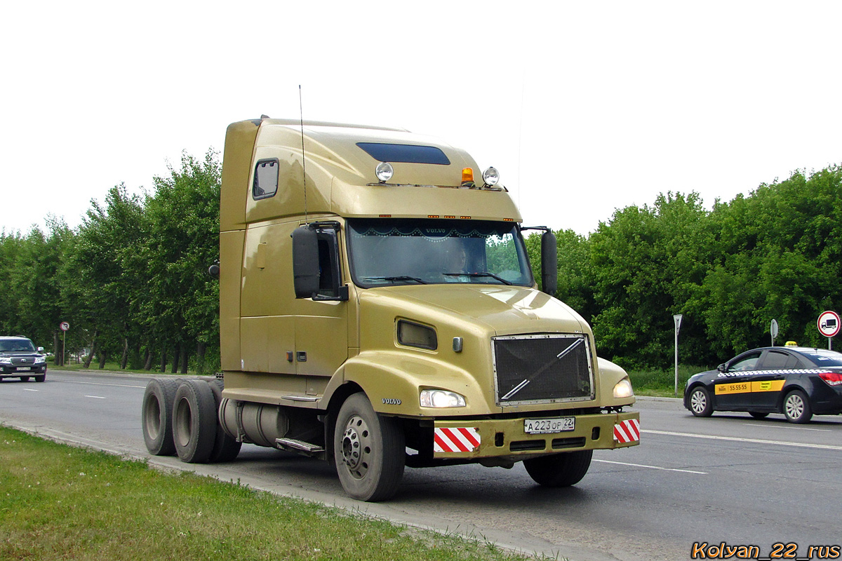 Алтайский край, № А 223 ОР 22 — Volvo VNL660