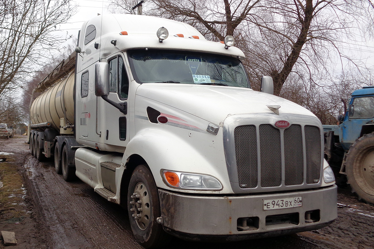 Псковская область, № Е 943 ВХ 60 — Peterbilt 387