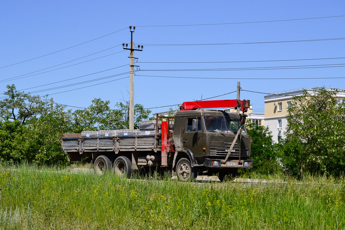 Волгоградская область, № В 381 ВС 134 — КамАЗ-53212