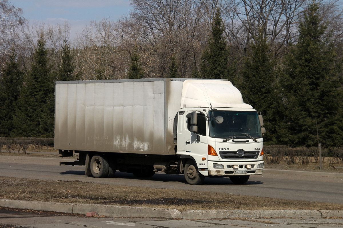 Красноярский край, № В 421 КТ 124 — Hino 500