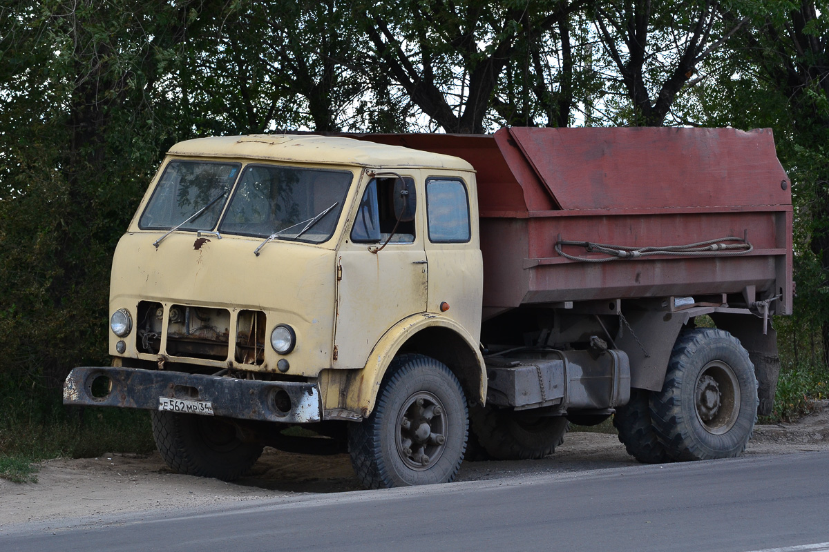 Волгоградская область, № Е 562 МР 34 — МАЗ-5549