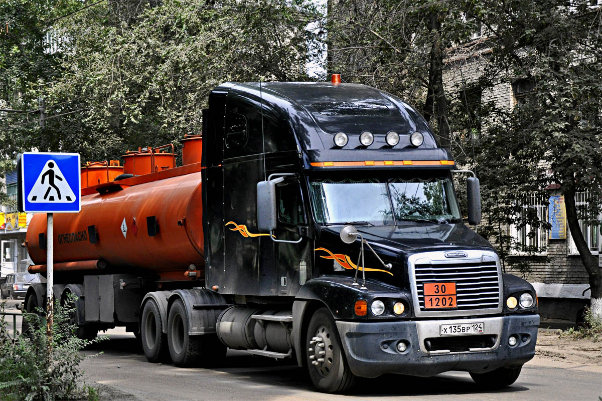 Алтайский край, № Х 135 ВР 124 — Freightliner Century Class