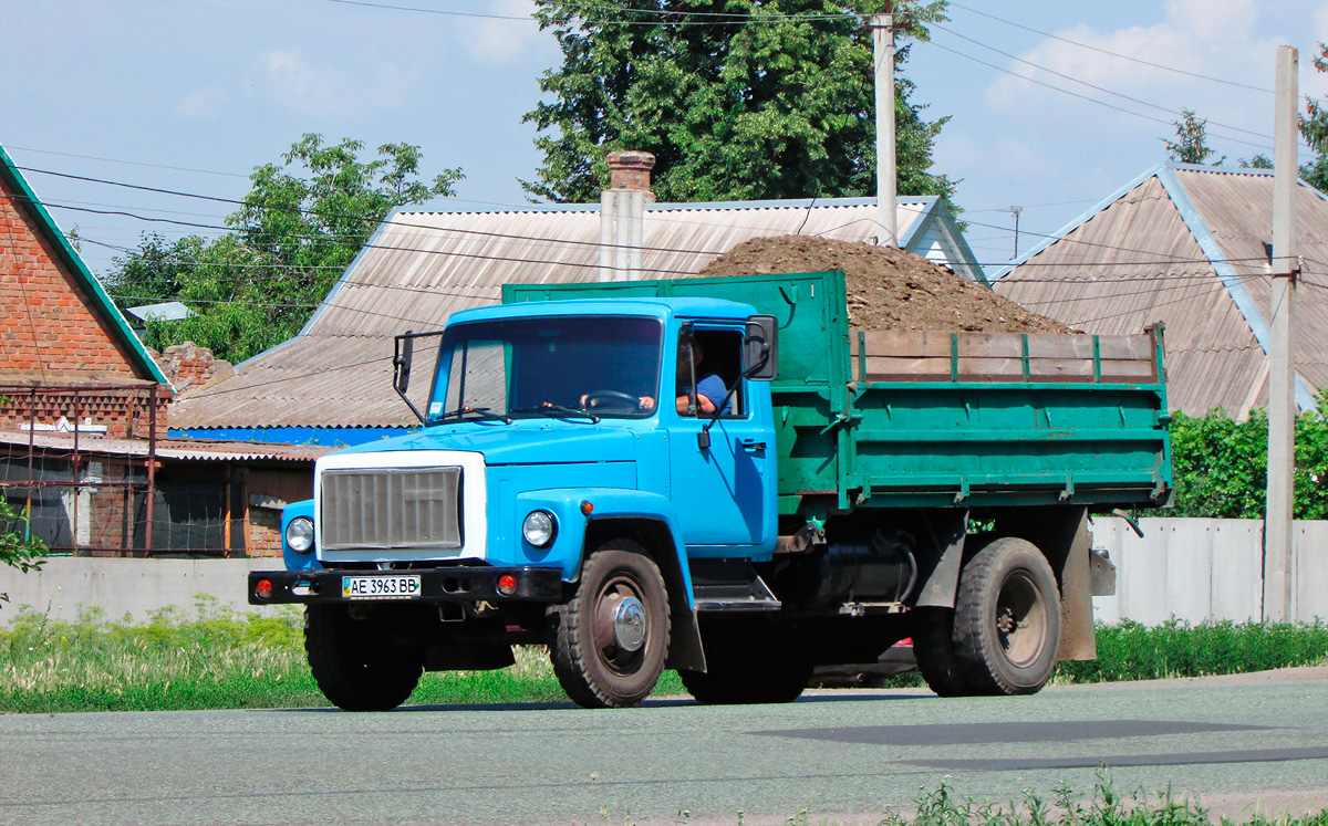 Днепропетровская область, № АЕ 3963 ВВ — ГАЗ-33072