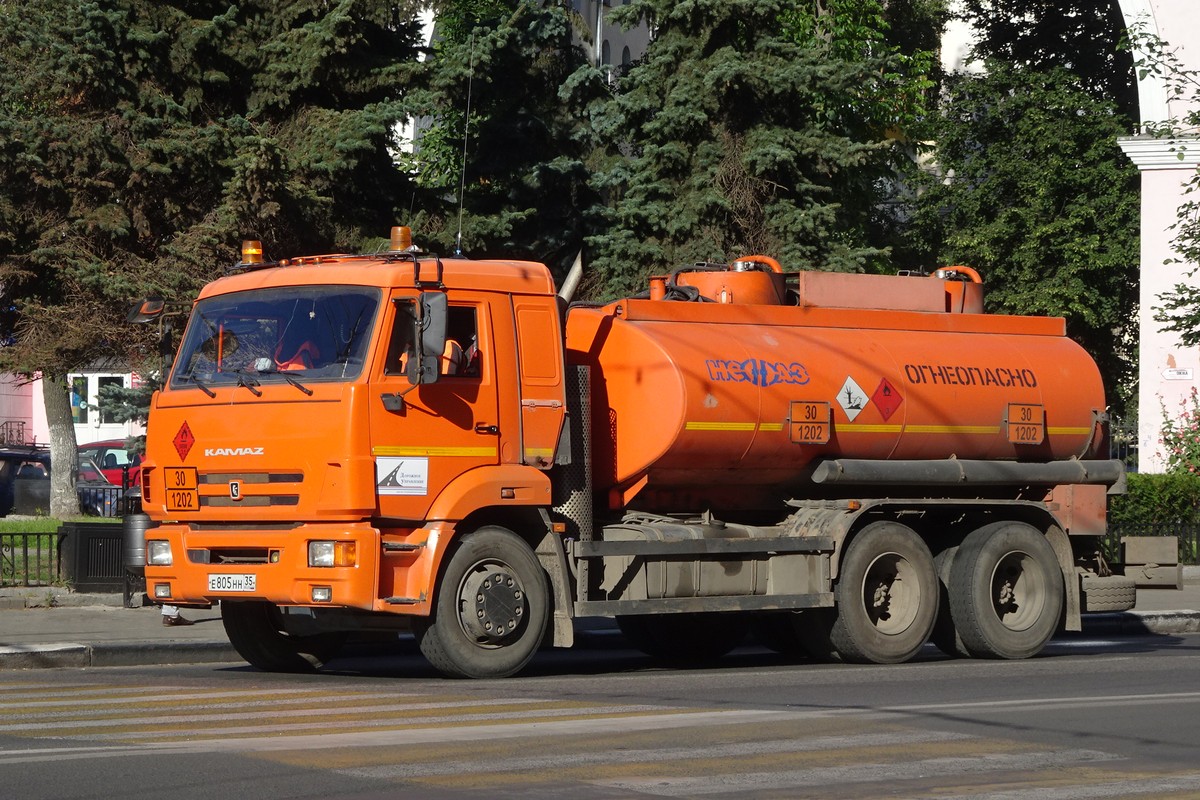 Вологодская область, № Е 805 НН 35 — КамАЗ-65115-A4