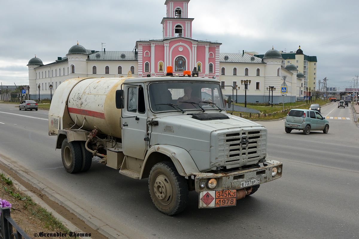 Саха (Якутия), № Е 737 ВР 14 — ЗИЛ-433112