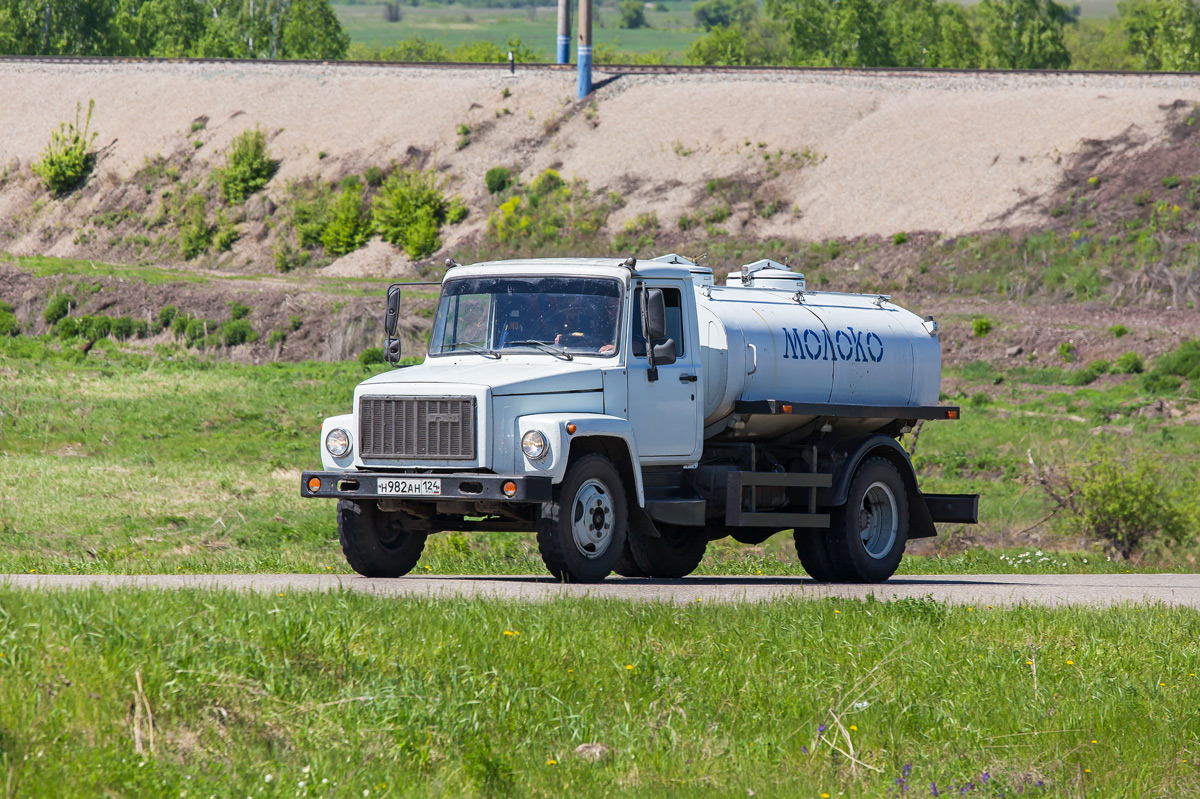 Красноярский край, № Н 982 АН 124 — ГАЗ-3308 «Садко»