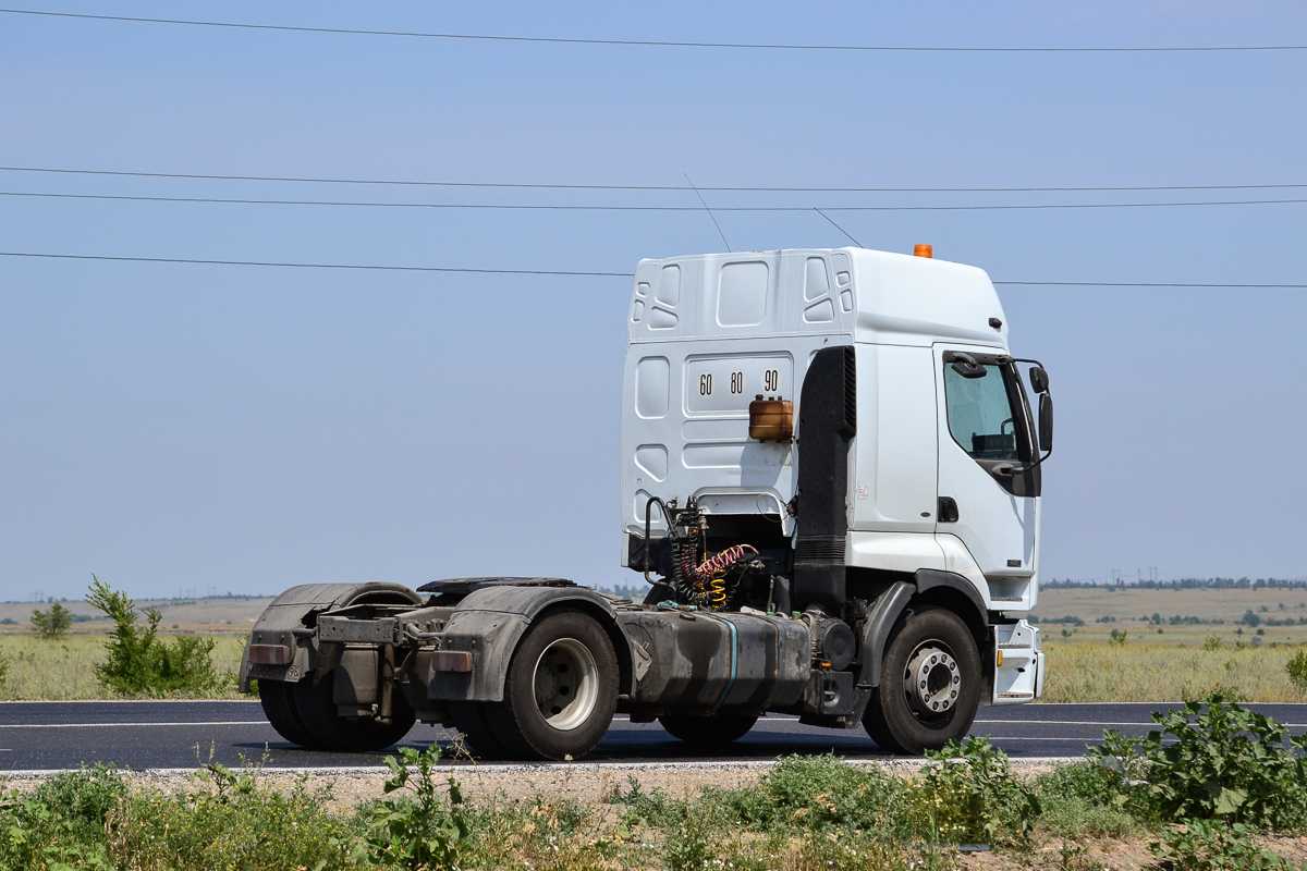 Свердловская область, № А 068 ЕМ 196 — Renault Premium ('1996)