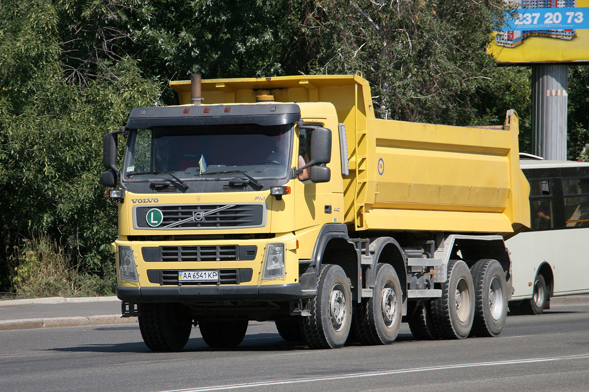 Киев, № 74 — Volvo ('2002) FM12.440