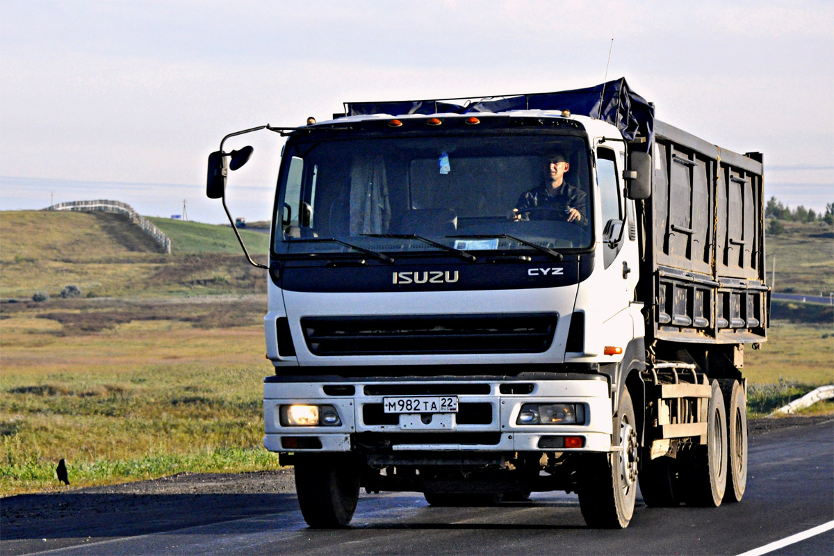 Алтайский край, № М 982 ТА 22 — Isuzu Giga CYZ