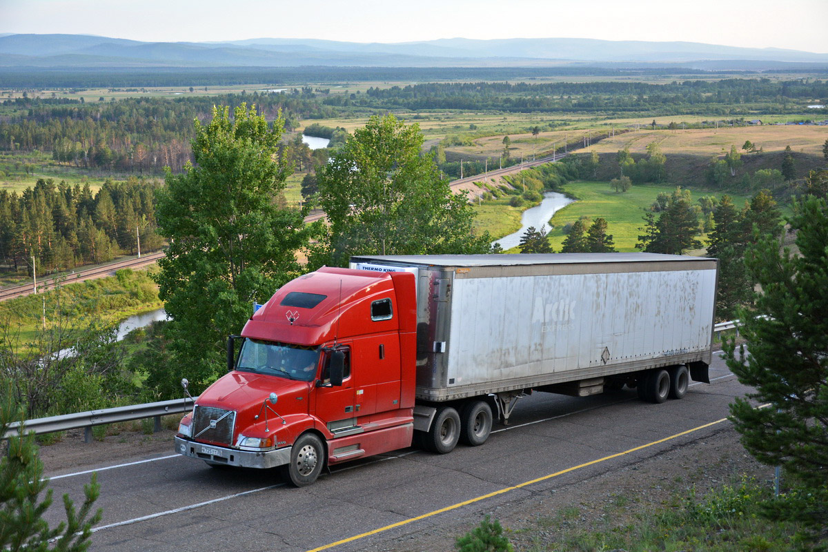 Иркутская область, № А 725 ТТ 38 — Volvo VNL660