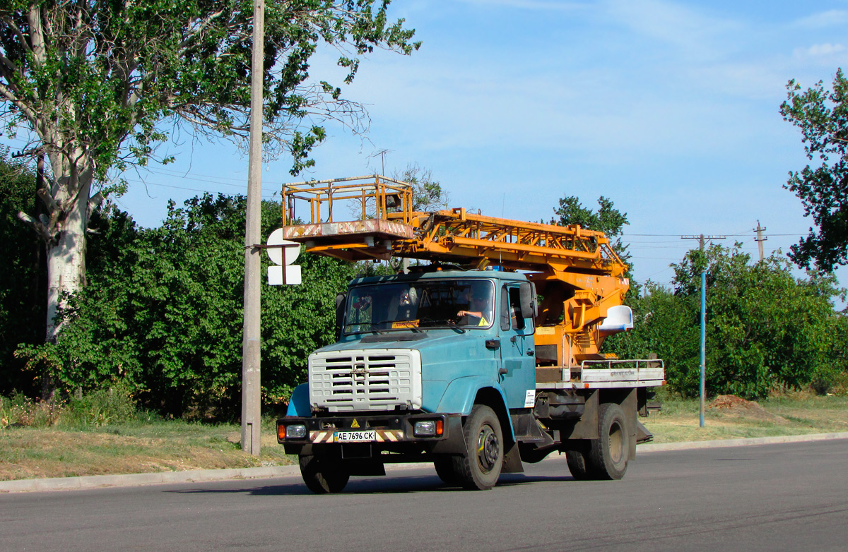 Днепропетровская область, № АЕ 7696 СК — ЗИЛ-432932