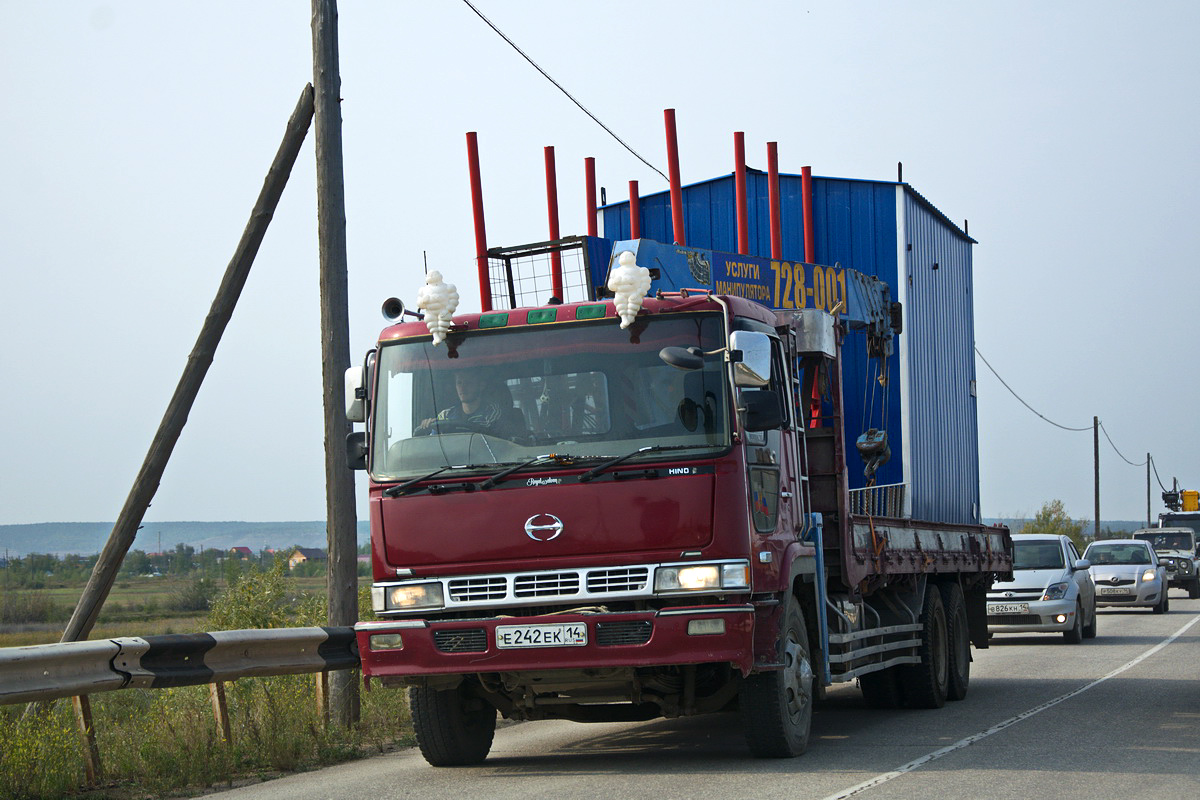 Саха (Якутия), № Е 242 ЕК 14 — Hino Profia