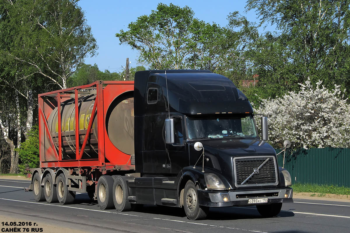 Московская область, № О 393 ХС 190 — Volvo VNL670