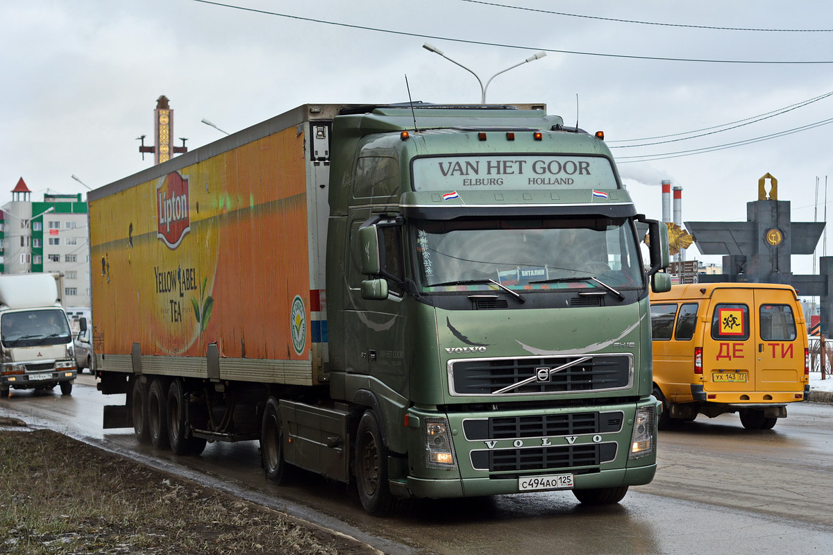 Приморский край, № С 494 АО 125 — Volvo ('2002) FH16.610