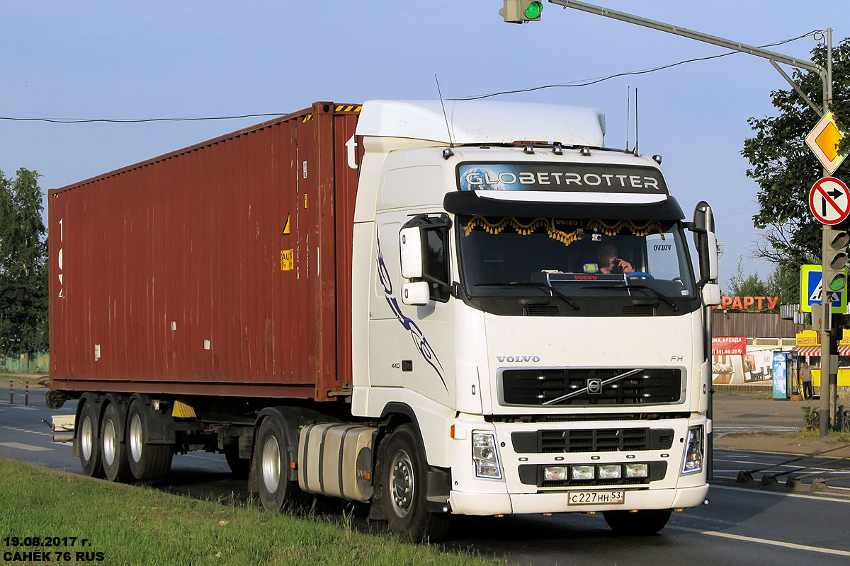 Новгородская область, № С 227 НН 53 — Volvo ('2002) FH12.440