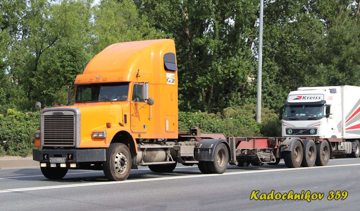 Новгородская область, № В 542 СС 53 — Freightliner FLD 120 SD