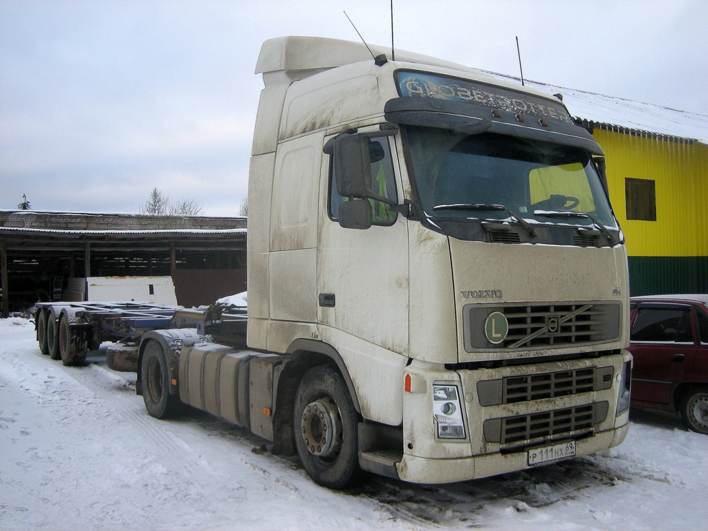 Тверская область, № Р 111 НХ 69 — Volvo ('2002) FH-Series
