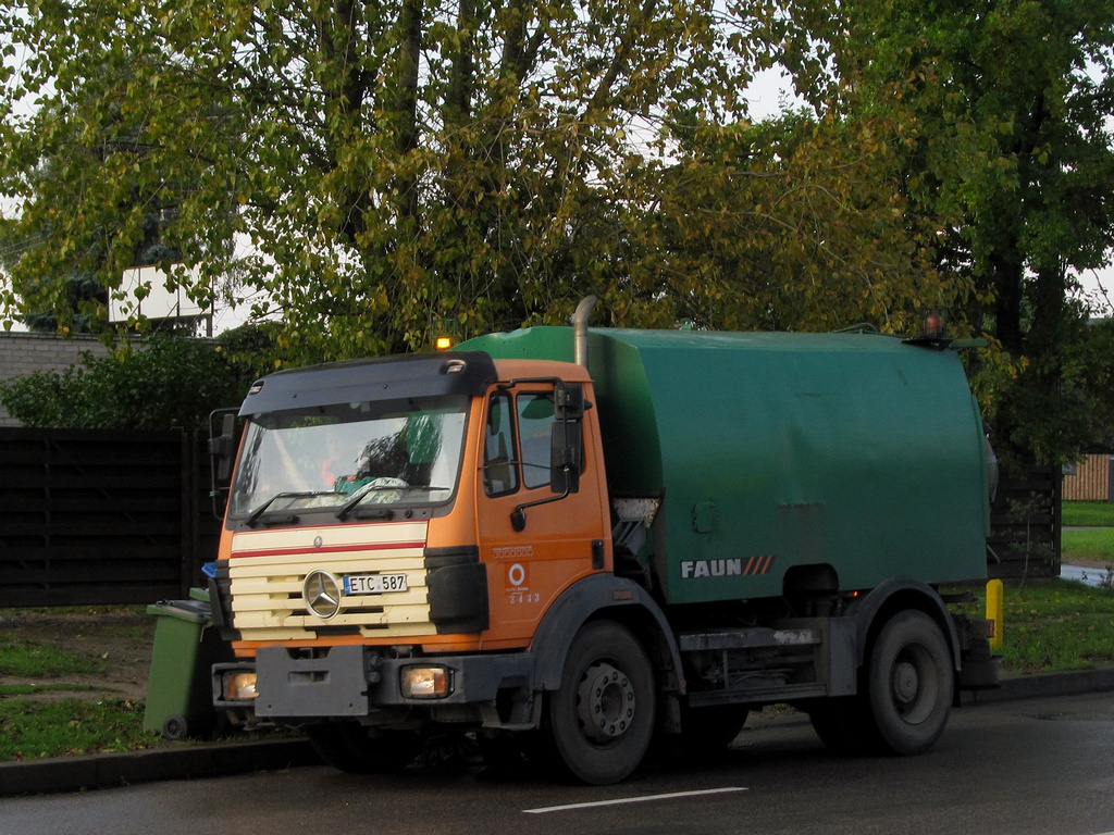 Литва, № 2433 — Mercedes-Benz SK (общ. мод.)