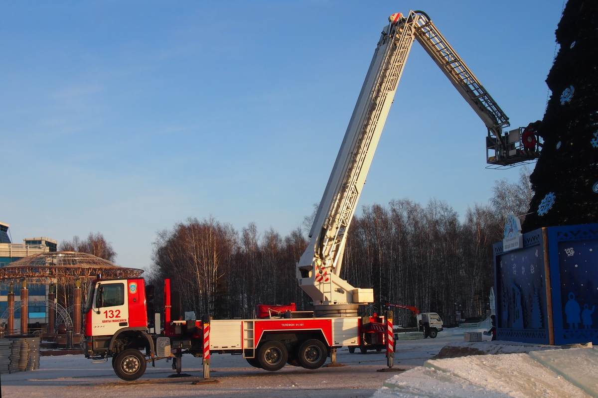 Ханты-Мансийский автоном.округ, № Х 897 ТТ 86 — Mercedes-Benz Actros ('2003) 3332