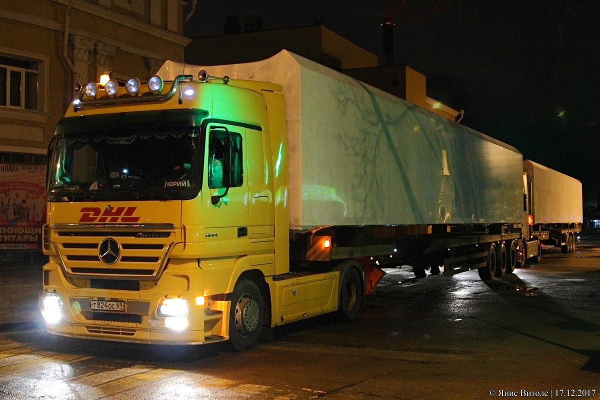 Тверская область, № Т 824 ОС 69 — Mercedes-Benz Actros ('2003) 1844