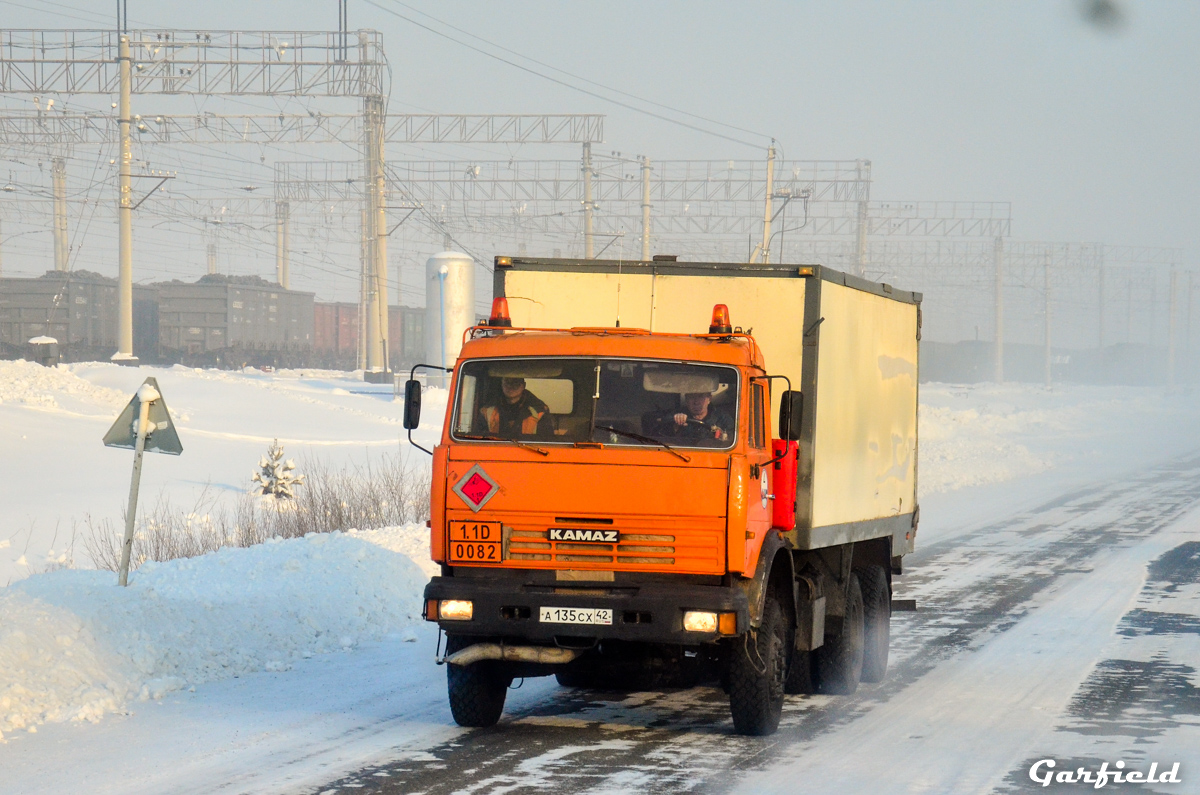 Кемеровская область, № А 135 СХ 42 — КамАЗ-53228-15 [53228R]